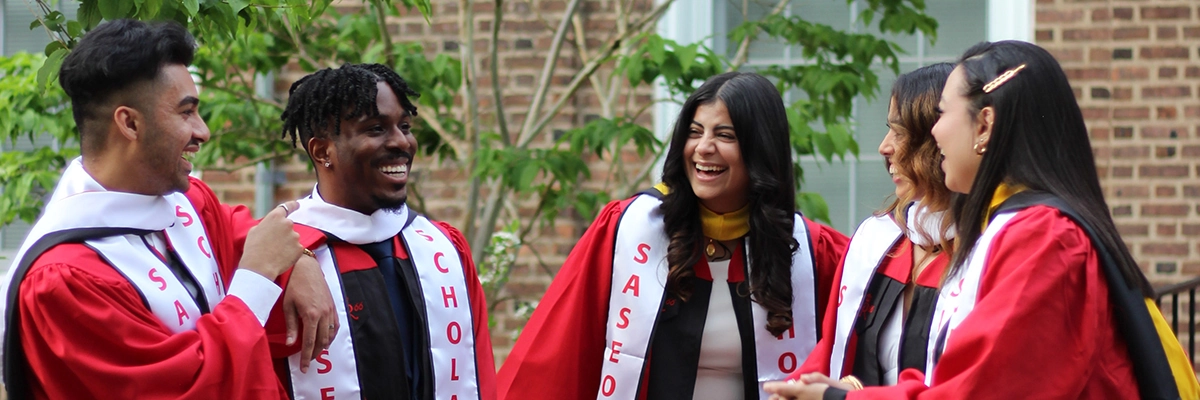 5 graduates facing each other